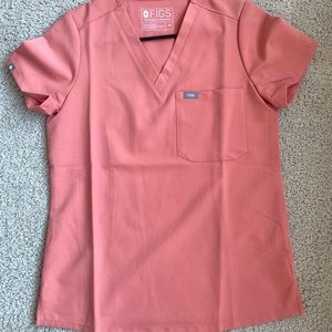 Figs scrub top coral